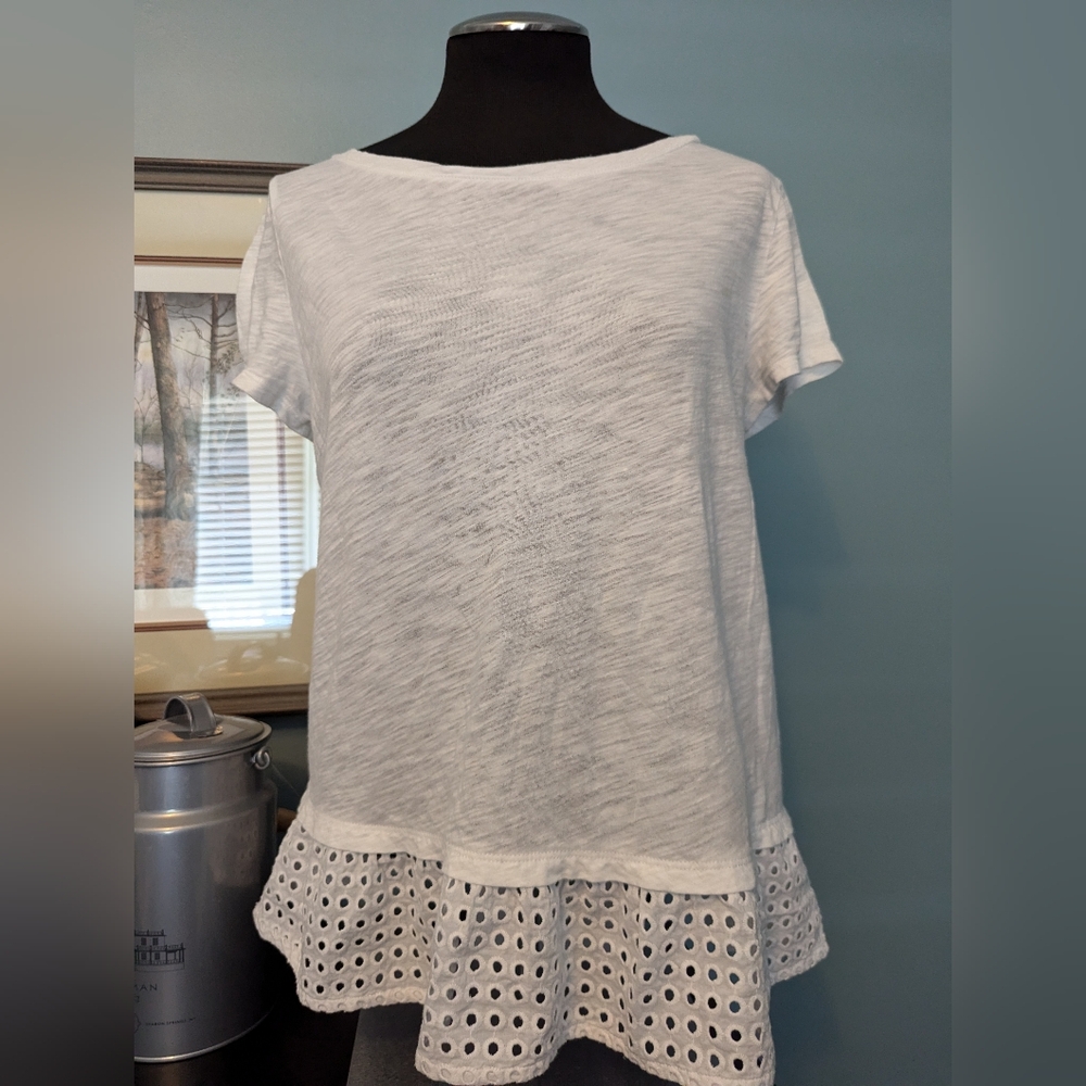 Talbots short sleeve cotton top with ruffle and eyelet detail at bottom, medium